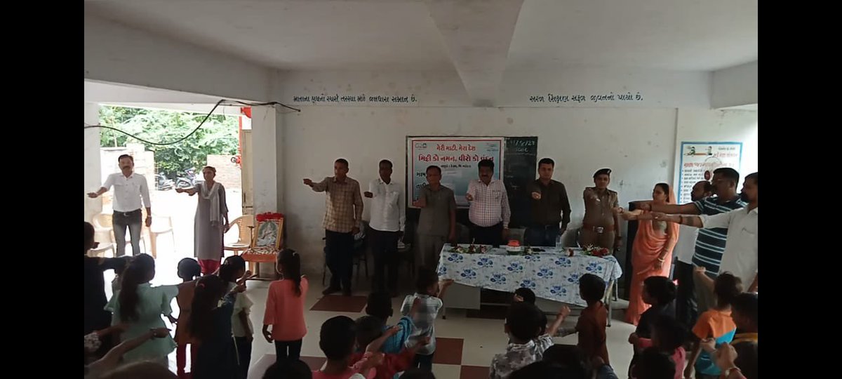 morvaTDO's tweet photo. ડેસર તાલુકાના વાંકાનેડા ગામ ખાતે મારી માટી મારો દેશ કાર્યક્રમમાં હાજરી આપી.
#MeriMatiMeraDesh 
#akam 
@ddo_vadodara @Info_Vadodara @CollectorVad https://t.co/qFIF3NLCna