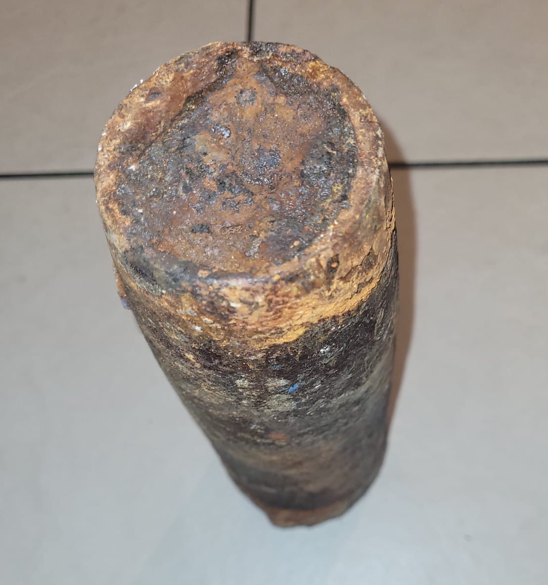 Today with Claire Byrne (@todaywithclaire) on Twitter photo 📻 Johnny is on the line now telling #TodayCB how a potentially live, historical munition shell was left on his doorstep earlier this week after it was taken out of the sea by fishermen
<a href="/RTERadio1/">RTÉ Radio 1</a>
This is what he found at his door ⬇️ 📻 Johnny is on the line now telling #TodayCB how a potentially live, historical munition shell was left on his doorstep earlier this week after it was taken out of the sea by fishermen
<a href="/RTERadio1/">RTÉ Radio 1</a>
This is what he found at his door ⬇️