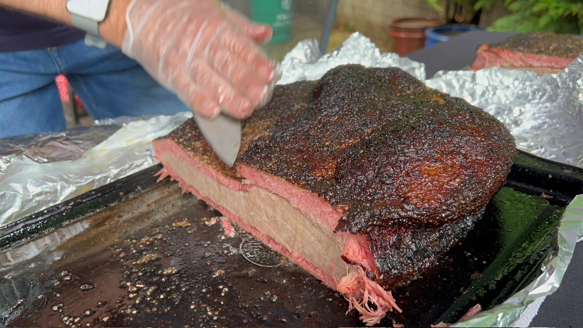 Fatty,  juicy,  crispy, barky,  and what an impressive smoke ring! The brisket is always the star of the show 
💨🔥

#goochiesbbq #bbqbrisket #bbqlife #smoker #smokering