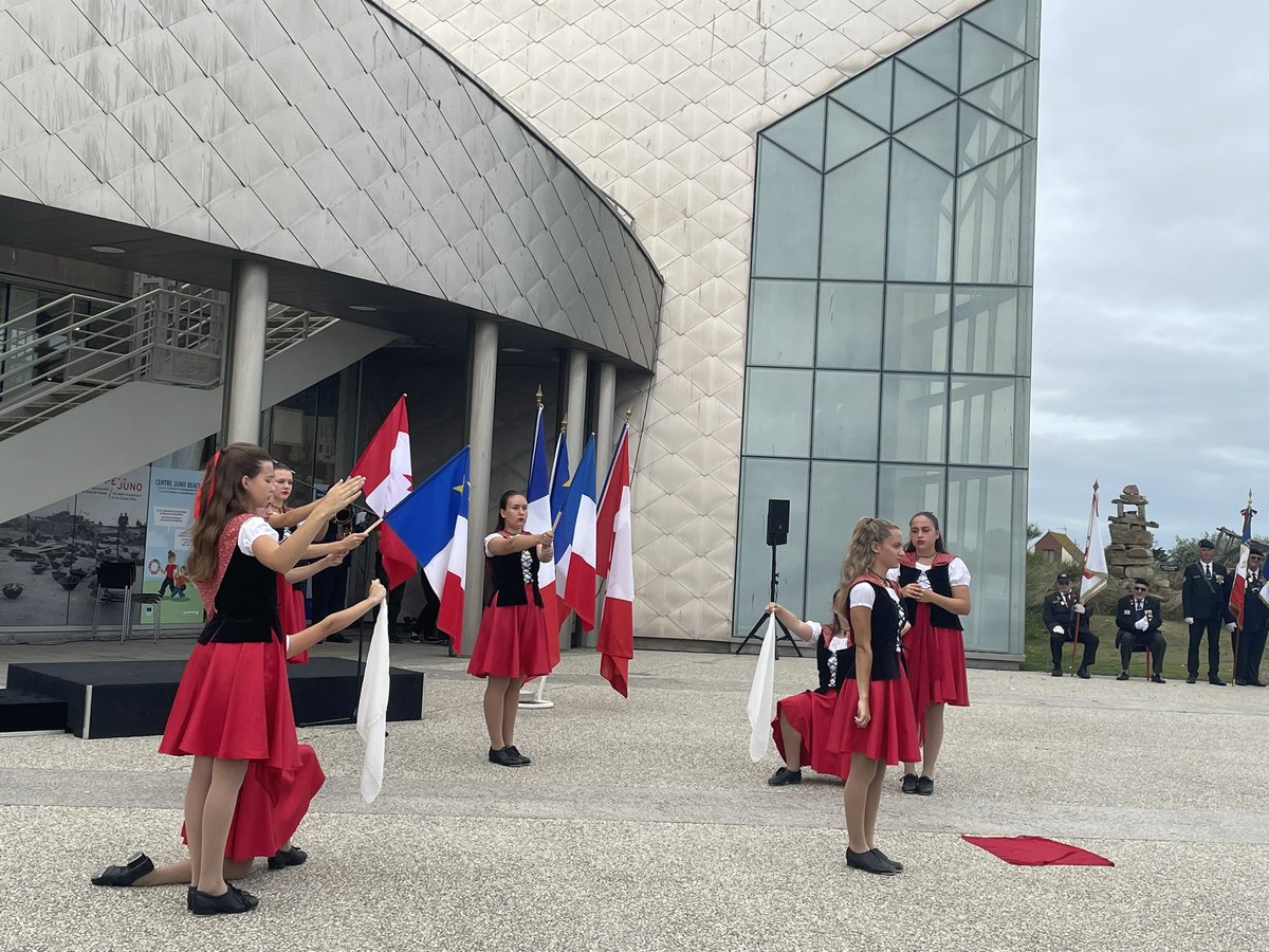 ⭐️🇫🇷Cérémonie en hommage aux soldats acadiens et canadiens au <a href="/centrejuno/">Centre Juno Beach</a> en présence de M.Eric Geneau ministre conseiller et consul général de l’<a href="/AmbCanFrance/">Ambassade du Canada en France</a> et de l’Hon. <a href="/glen_savoie/">Glen Savoie</a>, ministre de la Francophonie au Nouveau-Brunswick, de représentants départementaux et d’élus.