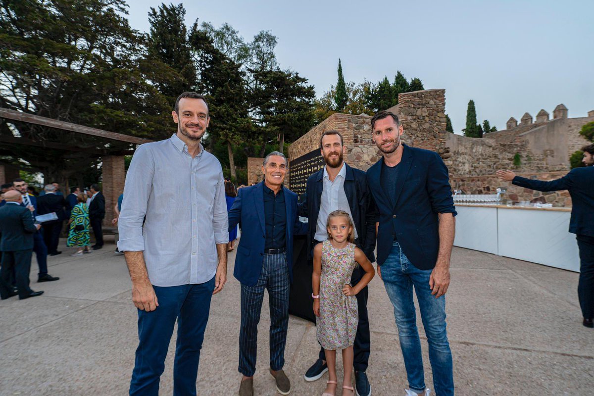 SergioRodriguez's tweet photo. Enhorabuena a @BaloncestoESP por estos cien años de exitosa historia y muchas gracias por el premio al mejor jugador nacional de la temporada. https://t.co/i4I3k7CNKC