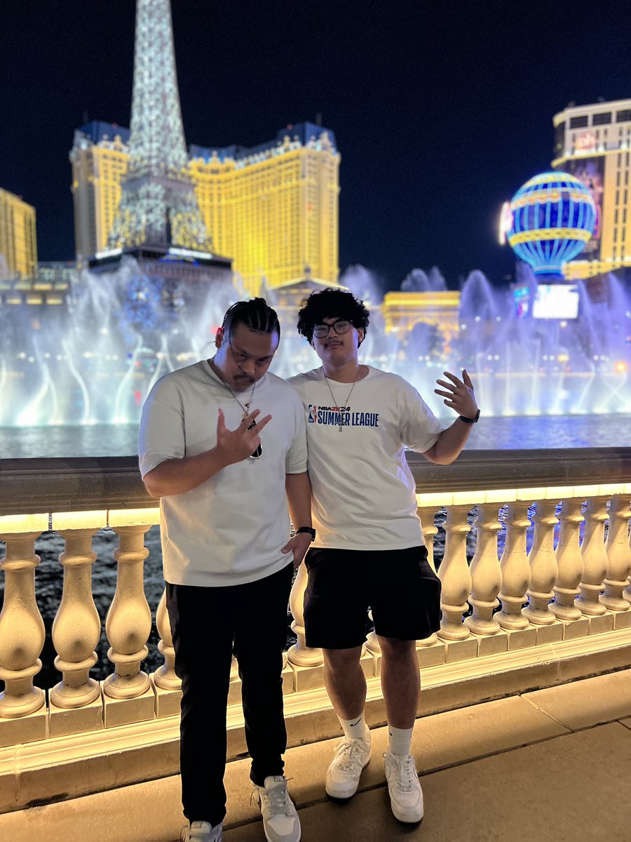 Swervinlmao's tweet photo. Vegas is pretty cool https://t.co/LoFAGtc9Ol