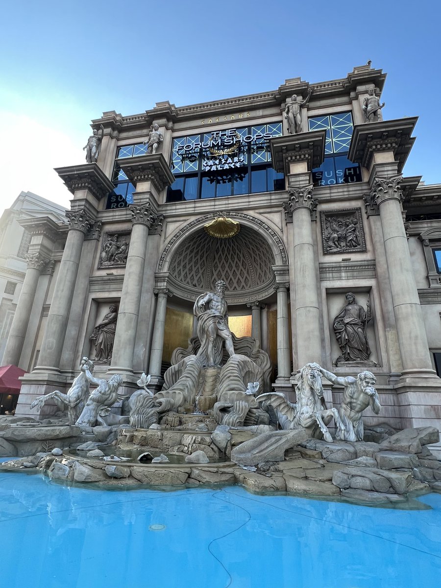 Swervinlmao's tweet photo. Vegas is pretty cool https://t.co/LoFAGtc9Ol