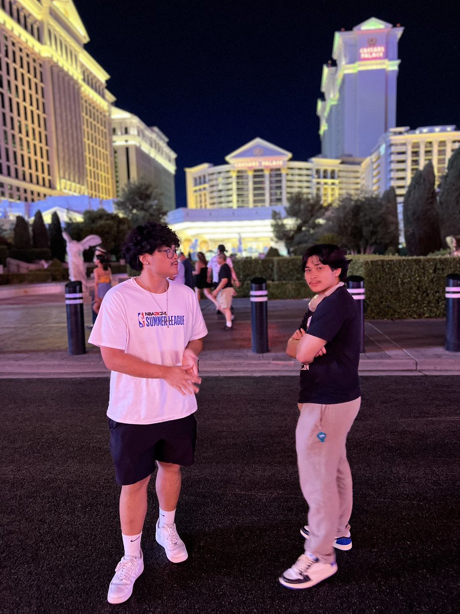 Swervinlmao's tweet photo. Vegas is pretty cool https://t.co/LoFAGtc9Ol