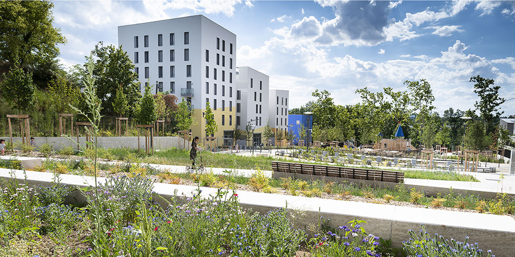 La démarche #QuartiersRésilients 🙌 portée par l'ANRU, c'est quoi ? 
✅ Démarche d'intervention conjointe dans 453 quartiers
✅ Accompagnement renforcé de 50 quartiers
En savoir ➕ anru.fr/quartiersresil…

<a href="/UnionHlm/">UnionHlm</a> <a href="/ActionLogement/">Action Logement</a> <a href="/BanqueDesTerr/">Banque des Territoires</a>
<a href="/Ecologie_Gouv/">Min. Ecologie Territoire Transports Ville Logement</a> <a href="/ademe/">ADEME</a> #France2030