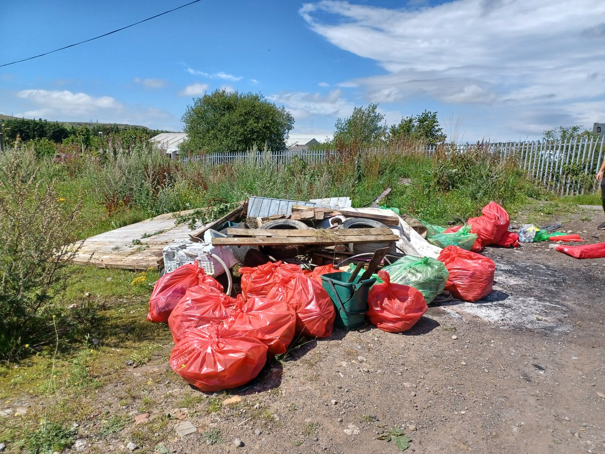 Thank you to local children, Blaenau Gwent Housing and Cllr Sonia Behr, for helping at Cwmcrachen Caravan Site, Nantyglo.

Volunteers collected 20 bags and larger items are ready for collection. Let's make our green spaces safe

#CaruCymru @BlaenauGwentCBC
#flytipping #litterpick