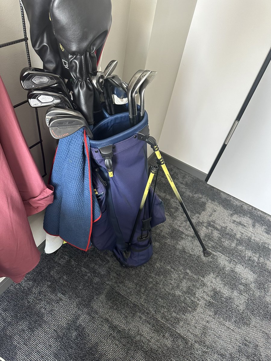 TheRealNate's tweet image. Hey @united, I’m aware you’re likely not liable, but is there anything I can do or submit about this? Flew EWR to FRA and opened by luggage to find this. 1k Flyer.