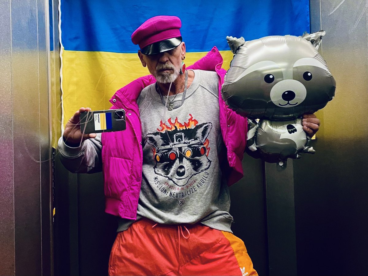 wilde_frank's tweet photo. #UkrainelsLove #KhersonIsUkraine #TeamRacoon #WatermelonFellas #CrimeaCalling 💪🇺🇦🦝🇺🇦💪 https://t.co/ai1cqPYOed
