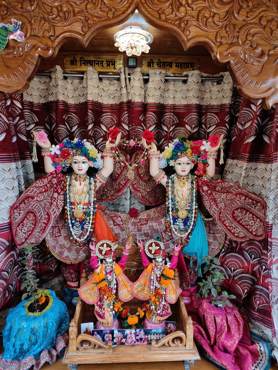 PadayatraW's tweet photo. Maharashtra Padayatra Sri Sri Nitai Gaurasundar, Beautiful Darshan. https://t.co/elrgJl3fGJ