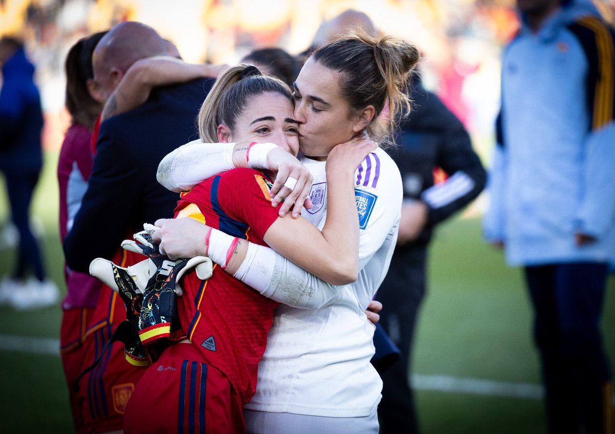 FFIB_oficial's tweet photo. 🫶 ¡A semifinales del mundial!
🥰 @mariona8co @catacoll2001
#OrgullBalear
#4Illes1Futbol https://t.co/Kvyqn2cVHp