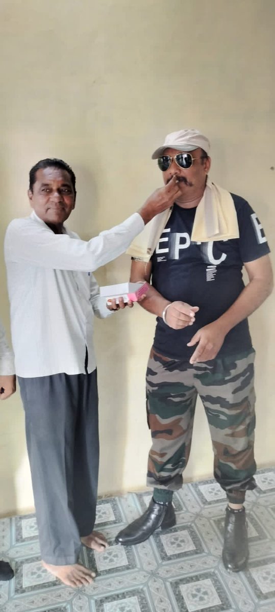 hhpokar's tweet photo. મેરી મિટ્ટી મેરા દેશ કાર્યક્રમ અંતર્ગત ઠાસરા નગરમાં રહેતા સૈયદ માસુમ અલી મહેબૂબ અલી જેઓ ભારતીય સૈન્ય માંથી  નિવૃત થયેલ છે જેમનું સન્માન સ્વામી વિવેકાનંદ ગુજરાત રાજ્ય યુવા બોર્ડ દ્વારા કરવામાં આવ્યું
#svgrybkheda
#SVGRYB 
@ikaushaldave 
@sanghaviharsh 
@svgrybguj 
@Bhupendrapbjp https://t.co/aTicpnKPMy