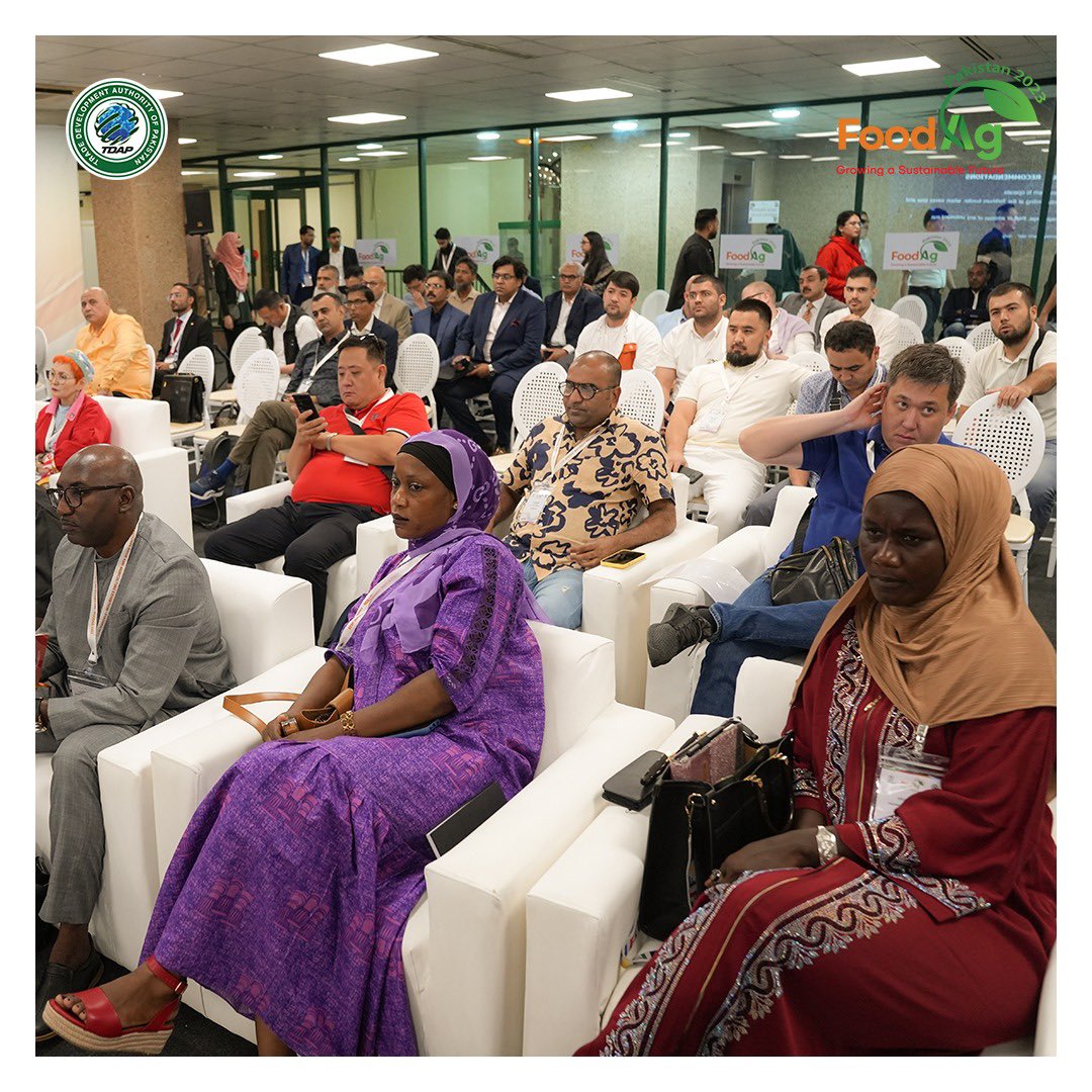 official_tdap's tweet photo. Day 2 of FoodAg 2023 : on sideline of Foodag a seminar on Transport International Routiers (TIRs) and Regional Connectivity was held , The panellists engaged with foreign delegates and provided insights on the flow of goods, services, people and knowledge beyond the traditional focus of public policies.

@TCSCouriers 

#FoodAg2023 #TIR #RegionalConnectivity #Pakistan #GrowingASustainableFuture #GI #AgriInvestmentConference