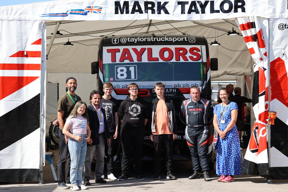 taylorstruckspt's tweet photo. Yesterday we hosted ATTFE College of Motor Vehicle Technology Nottinghamshire who came to support us in the International Truck Prix @DoningtonParkUK and #convoyinthepark
 It was amazing to be able to show them the amazing #81 #taylorstrucksportracing truck. https://t.co/eJURmZX2jg