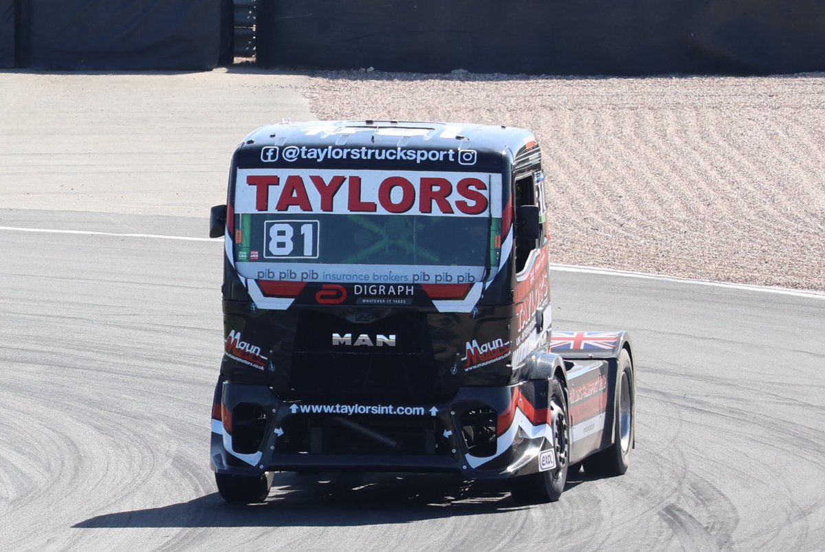 taylorstruckspt's tweet photo. Yesterday we hosted ATTFE College of Motor Vehicle Technology Nottinghamshire who came to support us in the International Truck Prix @DoningtonParkUK and #convoyinthepark
 It was amazing to be able to show them the amazing #81 #taylorstrucksportracing truck. https://t.co/eJURmZX2jg