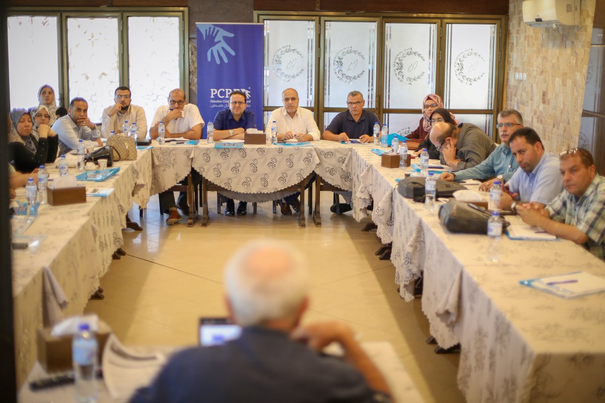 PCRFarabic's tweet photo. هذا الأسبوع ، يقدم خبير الصحة العامة الإيطالي وعضو المجلس الاستشاري الطبي لدينا في جمعية إغاثة أطفال فلسطين د. أنجيلو ستيفانيني ورش عمل لمقدمي خدمات الرعاية الأولية ومديري المستشفيات في قطاع غزة، بهدف تحسين وتطوير الرعاية الصحية في عيادات ومستشفيات وزارة الصحة. https://t.co/B1ocfHlcvK