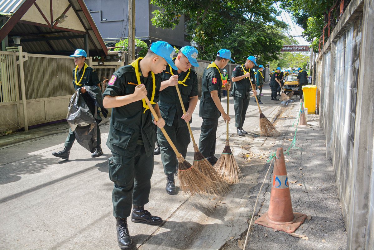 TrainingArmyCen's tweet photo. "จิตอาสา เราทำความดีด้วยหัวใจ"
เพื่อถวายเป็นพระราชกุศล เนื่องในโอกาส
วันเฉลิมพระชนมพรรษา ๙๑ พรรษา ๑๒ ส.ค. ๒๕๖๖
พร้อมด้วยผู้แทนชุมชนหน่วยงานในพื้นที่ และ นศท. จำนวน ๑๐๐ นายโดยดำเนินการทำกิจกรรมจิตอาสาพัฒนาภูมิทัศน์ ทางเข้าหน่วย ศศท.
#วันแม่แห่งชาติ #พาแม่เที่ยว #วันผ้าไทย #จิตอาสา https://t.co/mnvC4FWGs6