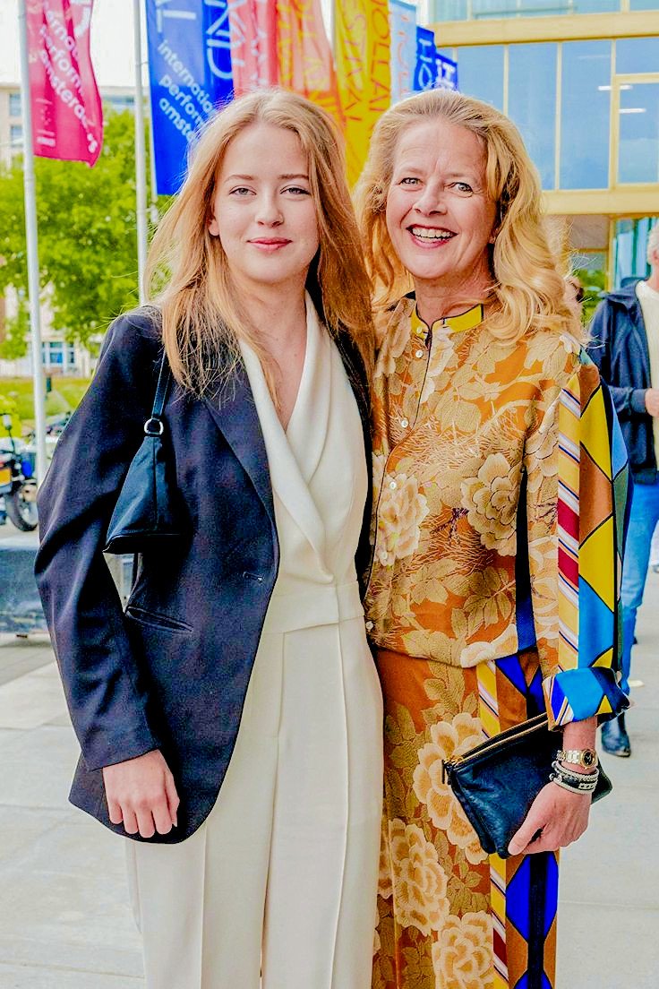 royalchildren_'s tweet photo. Happy 55th Birthday to Princess Mabel of Orange-Nassau 🎂🧡 -August 11th 2023.
.
#HappyBirthday #birthday #PrincessMabel #Netherlands https://t.co/wqvSLIaj13
