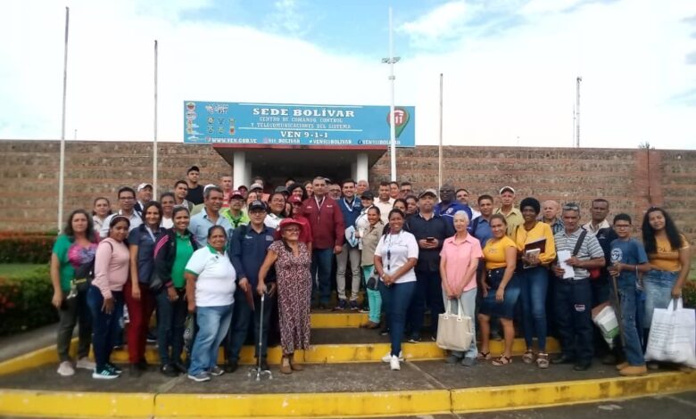 🌱Técnicos y productores en Bolívar del @MinagrourbanaV conocen genética del Cacao Venezolano.
<a href="/NicolasMaduro/">Nicolás Maduro</a>

✅n9.cl/i7dop

#LaPazEsClave