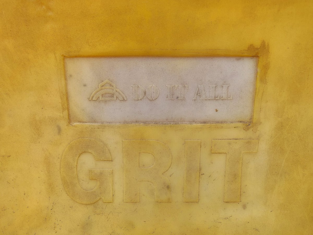 logopopsblog's tweet photo. 🌈 Finds can come in the most unexpected places - like this Do It All branded salt bin outside Wickes in Hertford

🛠️ With owners including WHSmith and Boots over the years, Do It All was sold and became part of Focus DIY in 1998 https://t.co/IsSYsn0vlx