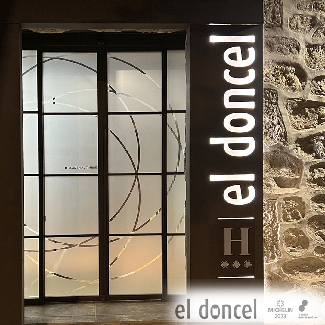 eldoncel_'s tweet photo. Al cruzar el umbral de #eldoncelhotel ⭐️⭐️⭐️ te veras inmerso en una maravillosa aventura donde vivir una auténtica experiencia en un alojamiento único.
No tardes… ¡Te esperamos!
#eldoncelrestaurante #siguenza #estrellamichelin⭐️ #hotel #hotelconencanto #Guadalajara #CampoyAlma https://t.co/C4JWVfBKuV
