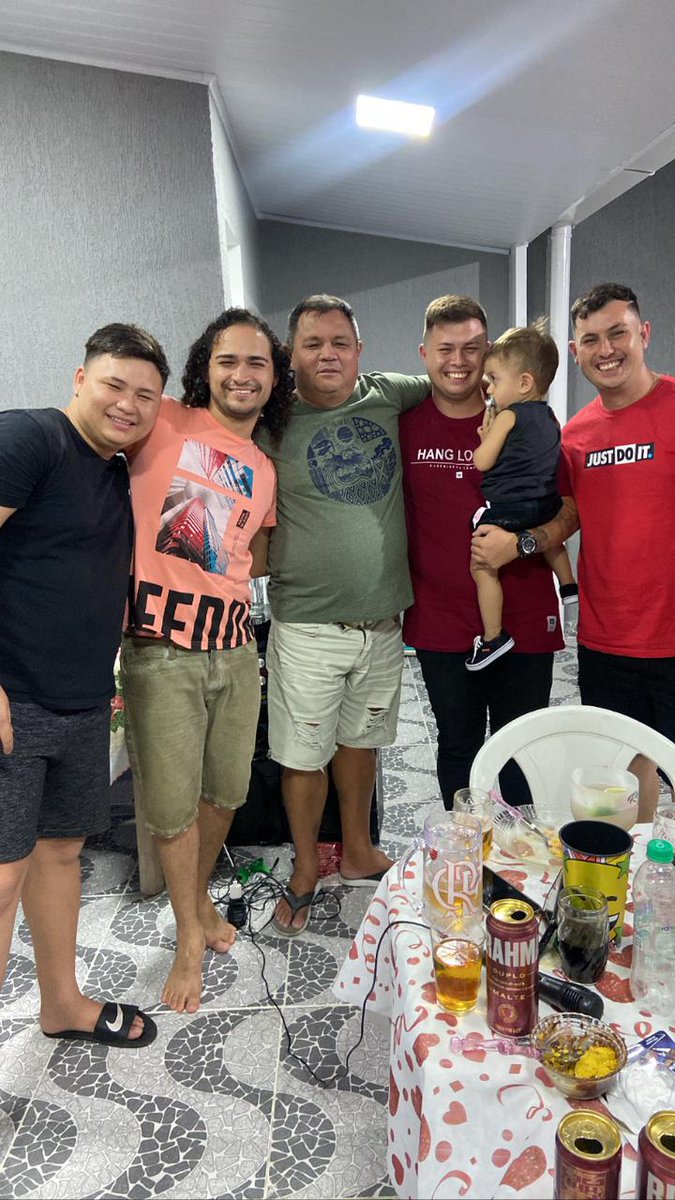 marciogzz's tweet photo. #VCnoBDP Márcio Costa com os filhos Gustavo, Fabrício, Derick, Diogo e o neto Adryan. https://t.co/LiK3b7uTgZ
