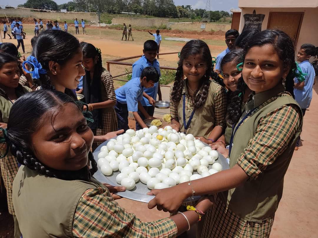 Pushpamanjunath Reddy (@royalreddytwitt) on Twitter photo ಮೊಟ್ಟೆಯಲ್ಲಿ ಅರಳಿದ ನಗು
ಇಂದಿನಿಂದ ಪ್ರೌಢಶಾಲಾ ಮಕ್ಕಳಿಗೂ ಮೊಟ್ಟೆ
#ಬಿಸಿಯೂಟ #ಮೊಟ್ಟೆ 🥚🍳
<a href="/INCIndia/">Congress</a> <a href="/INCKarnataka/">Karnataka Congress</a> <a href="/siddaramaiah/">Siddaramaiah</a> <a href="/DKShivakumar/">DK Shivakumar</a> <a href="/RLR_BTM/">Ramalinga Reddy</a> ಮೊಟ್ಟೆಯಲ್ಲಿ ಅರಳಿದ ನಗು
ಇಂದಿನಿಂದ ಪ್ರೌಢಶಾಲಾ ಮಕ್ಕಳಿಗೂ ಮೊಟ್ಟೆ
#ಬಿಸಿಯೂಟ #ಮೊಟ್ಟೆ 🥚🍳
<a href="/INCIndia/">Congress</a> <a href="/INCKarnataka/">Karnataka Congress</a> <a href="/siddaramaiah/">Siddaramaiah</a> <a href="/DKShivakumar/">DK Shivakumar</a> <a href="/RLR_BTM/">Ramalinga Reddy</a>