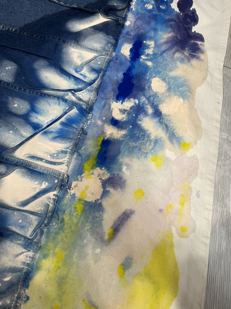 Gm my fam!
I am starting new canvas. Really canvas))) without primer, just textile colors and materials.
#art #nftartist