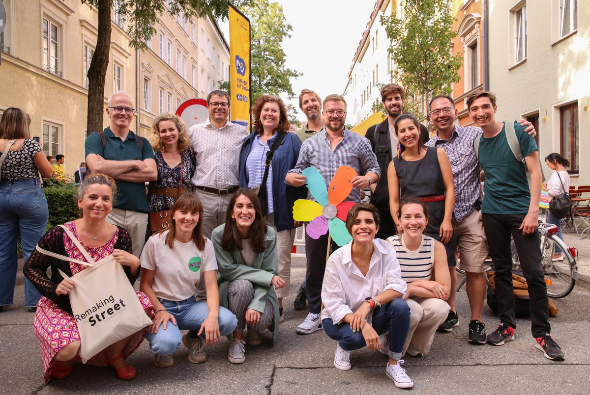 RGAccessibility's tweet image. The grand opening of the #Steinhuber #Miniblock 
- a fresh urban oasis in Munich! 
Blood, sweat &amp;amp; tears have led to this urban transformation. Parklets, mobility hubs &amp;amp; urban gardening spaces all in one. 
Cheers to our inspiring friends who participated in our miniBLOCK PARTY!