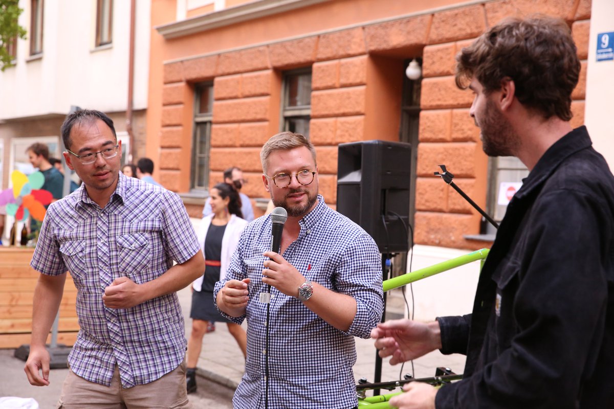 RGAccessibility's tweet image. The grand opening of the #Steinhuber #Miniblock 
- a fresh urban oasis in Munich! 
Blood, sweat &amp;amp; tears have led to this urban transformation. Parklets, mobility hubs &amp;amp; urban gardening spaces all in one. 
Cheers to our inspiring friends who participated in our miniBLOCK PARTY!