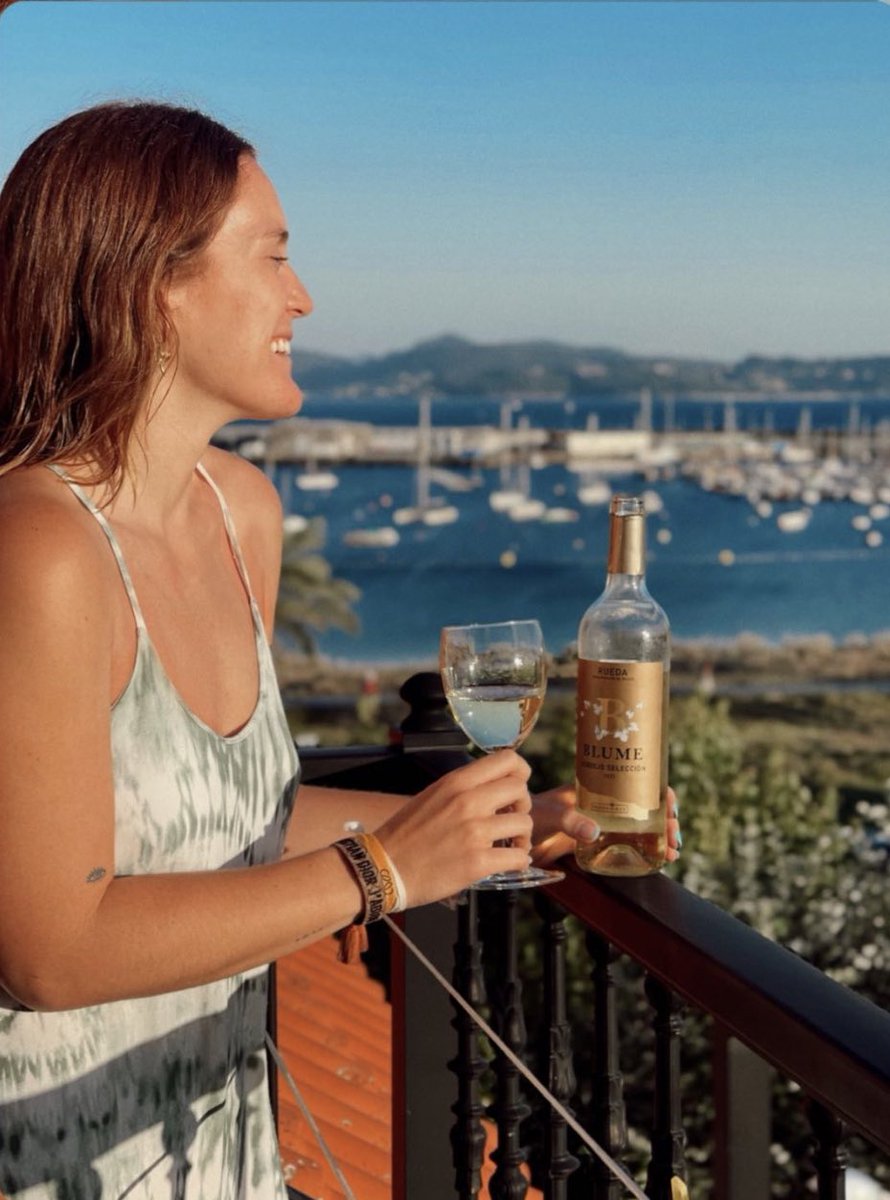 DORueda's tweet photo. Este verano, deja que el sabor y el aroma de un Verdejo de Rueda te acompañen en cada plan. ☀️🌊🥂

#MuchoQueCompartir #DORueda https://t.co/ldEAYlMnOa
