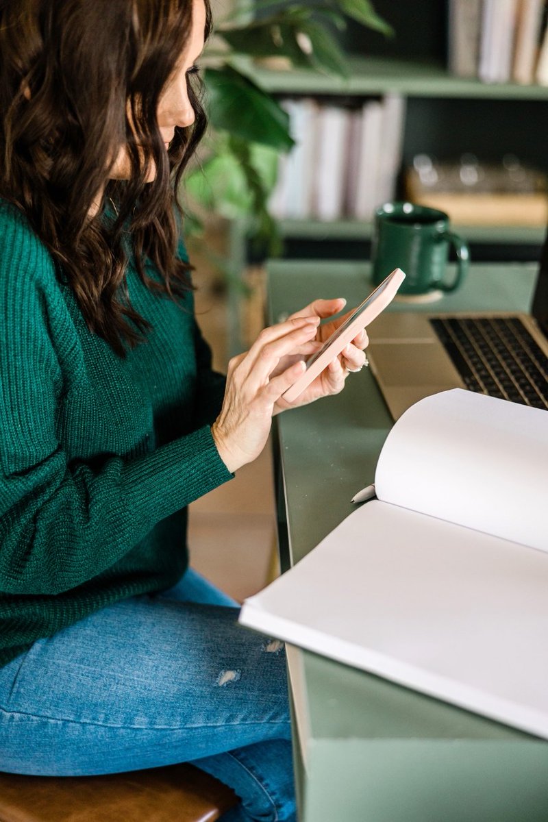What don’t I like about working from home? 🏡 I’m sharing a ton of positives and negatives in this post but here are a few of my negatives:

💤 It’s too easy to nap in the day
👥 Lack of socialisation 
🔧 Office maintenance

Read more here: buff.ly/3s3BOn9 @rtblogroyalty