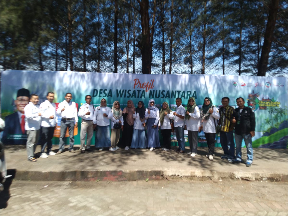 pusaeri's tweet photo. #DesaWisataNusantara 
@jokowi 
@halimiskandarnu 
@Itjen_Kemendes 
@tppkemendes 
@imansyukri 
@zaiul_munas
@taufikmadjid71 
@yusradaridesa 
@azzameldzikrie 
@tppkemendes https://t.co/3WRO7Bphpp