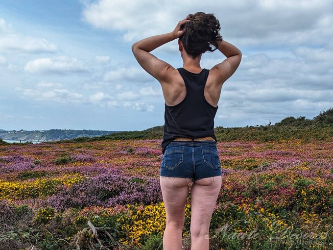 I can't get enough of this view. Can you imagine finding me along your hike and having some spontaneous<a href="/tag/nature"class="tags"><span>#nature</span></a><a href="/tag/onlyfans"class="tags"><span>#onlyfans</span></a>