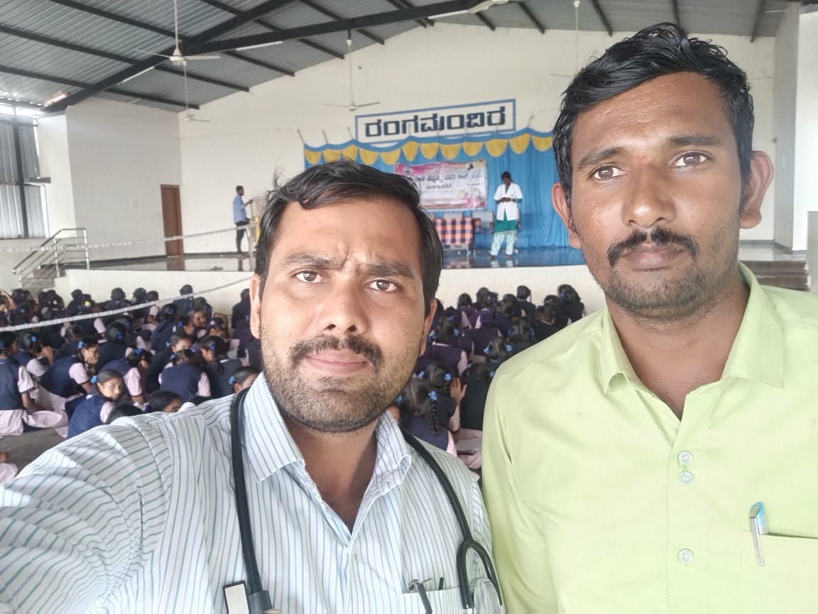 ಗೆಳೆಯ ಡಾ ರವಿ ಯವರು ನಮ್ಮ ಶಾಲೆಗೆ ಭೇಟಿ ನೀಡಿದಾಗ