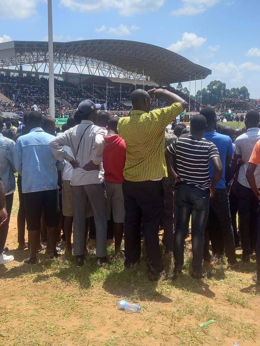 Full time:
Shanderema 0-1 St Anthony's Kitale
Agoro Sare 0- 2 Dagoretti

Its a St. Anthony's vs Dagoretti High Final. A repetition of 2019 Finals