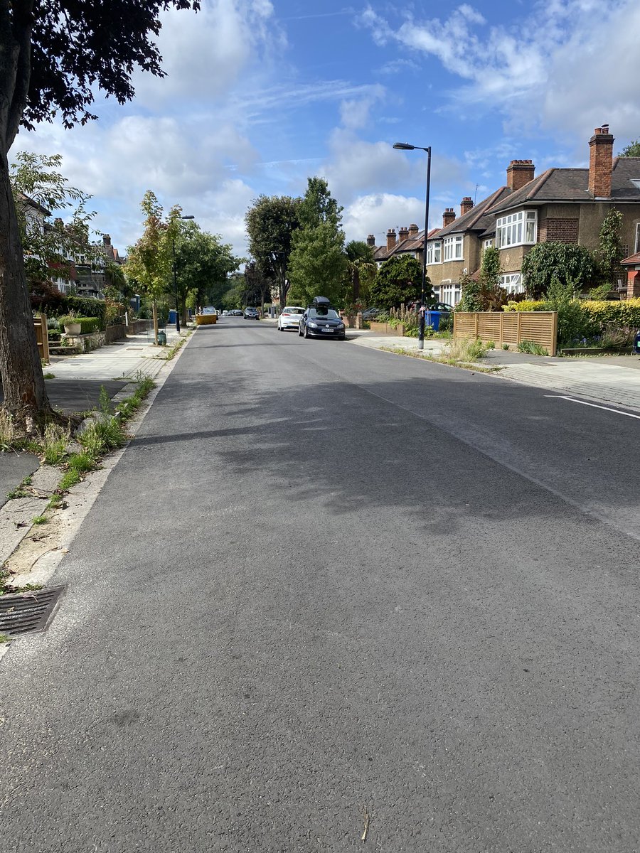 hlevoi's tweet photo. @mcash Dulwich Hill SE22. Tell me again, the CPZ is for what? https://t.co/O0498H7Zpl