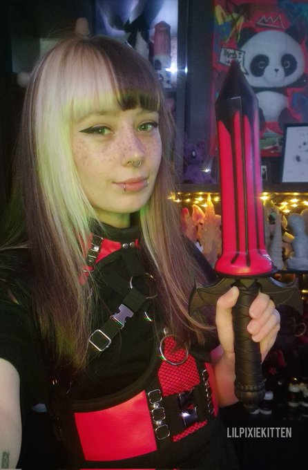 There is 3 blades and 2 handles for me to try of this sword dildo! https://t.co/ogVtxbQTZ9<a href="/tag/mvsales"class="tags"><span>#mvsales</span></a>
