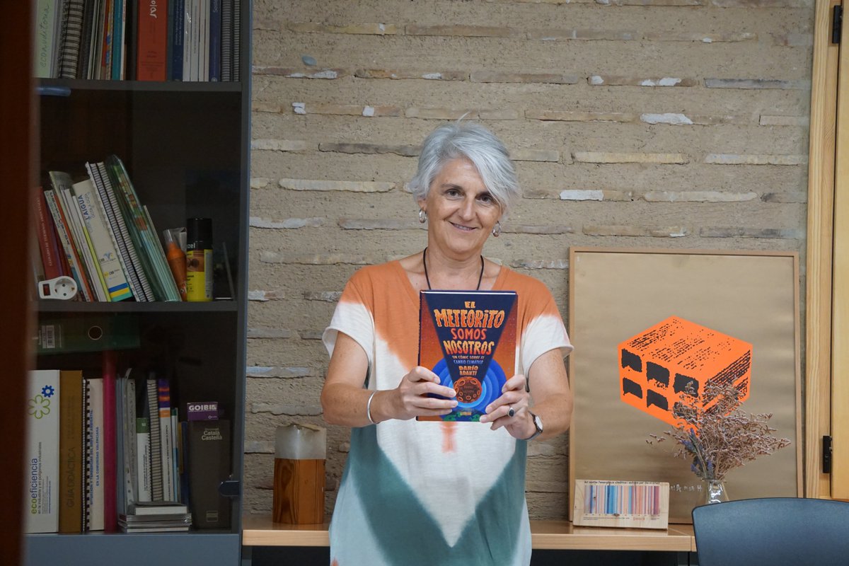 GVA_CEACV's tweet photo. Hui Anna ens recomana: "El meteorito somos nosotros" de @darioadanti 
Un còmic sobre el canvi climàtic primorosament documentat. Amb un llenguatge fresc i unes atractives il·lustracions, l'autor realitza una excel·lent reflexió sobre la crisi climàtica, ecològica i social. https://t.co/L8kjKy6Tv6