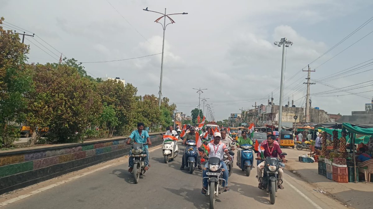 WarangalPost's tweet photo. Bike rally performed at Thorrur in c/w HarGharTiranga 2.0.
#HarGharTiranga #IndiaPost4Tiranga https://t.co/IgriliOJvr
