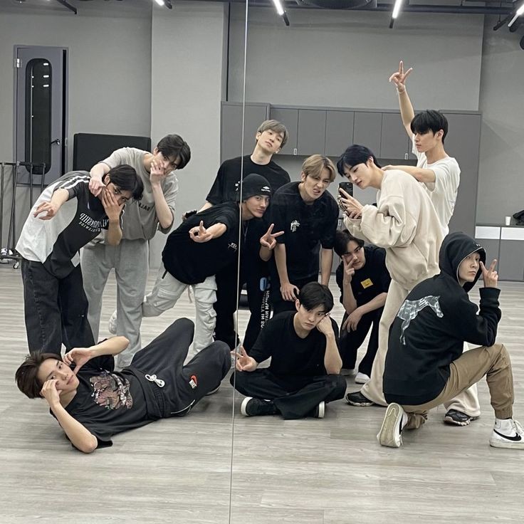 sangyeondospem's tweet photo. Karena gabut habis kerja maka gue akan imagining what kind of boyfriend THE BOYZ will be based on their MBTI type. 

cw and tw will be added on each tweet. https://t.co/NLdq1zdkdN