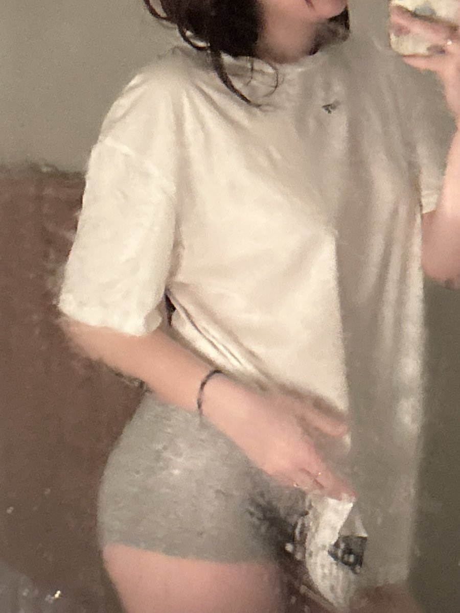 jasminrose101's tweet photo. Just hopped out the shower 😚

#onlyfans #paypigswelcome #findom https://t.co/tR8uSEfKBh