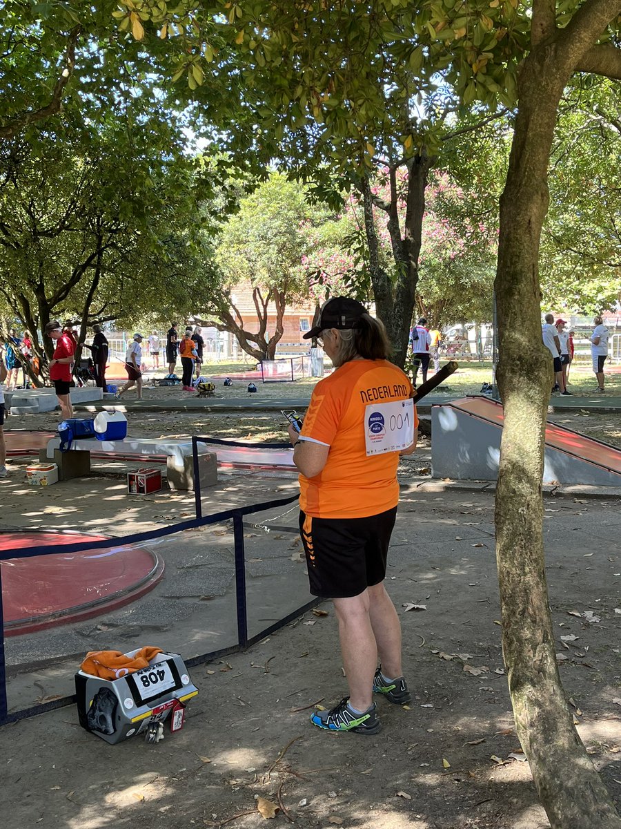 kaas's tweet photo. Leuk dat WK voetbal.. Maar wij supporten Nederland bij het EK minigolf in Porto! 🇳🇱🦁 https://t.co/jutHgVBg7Y