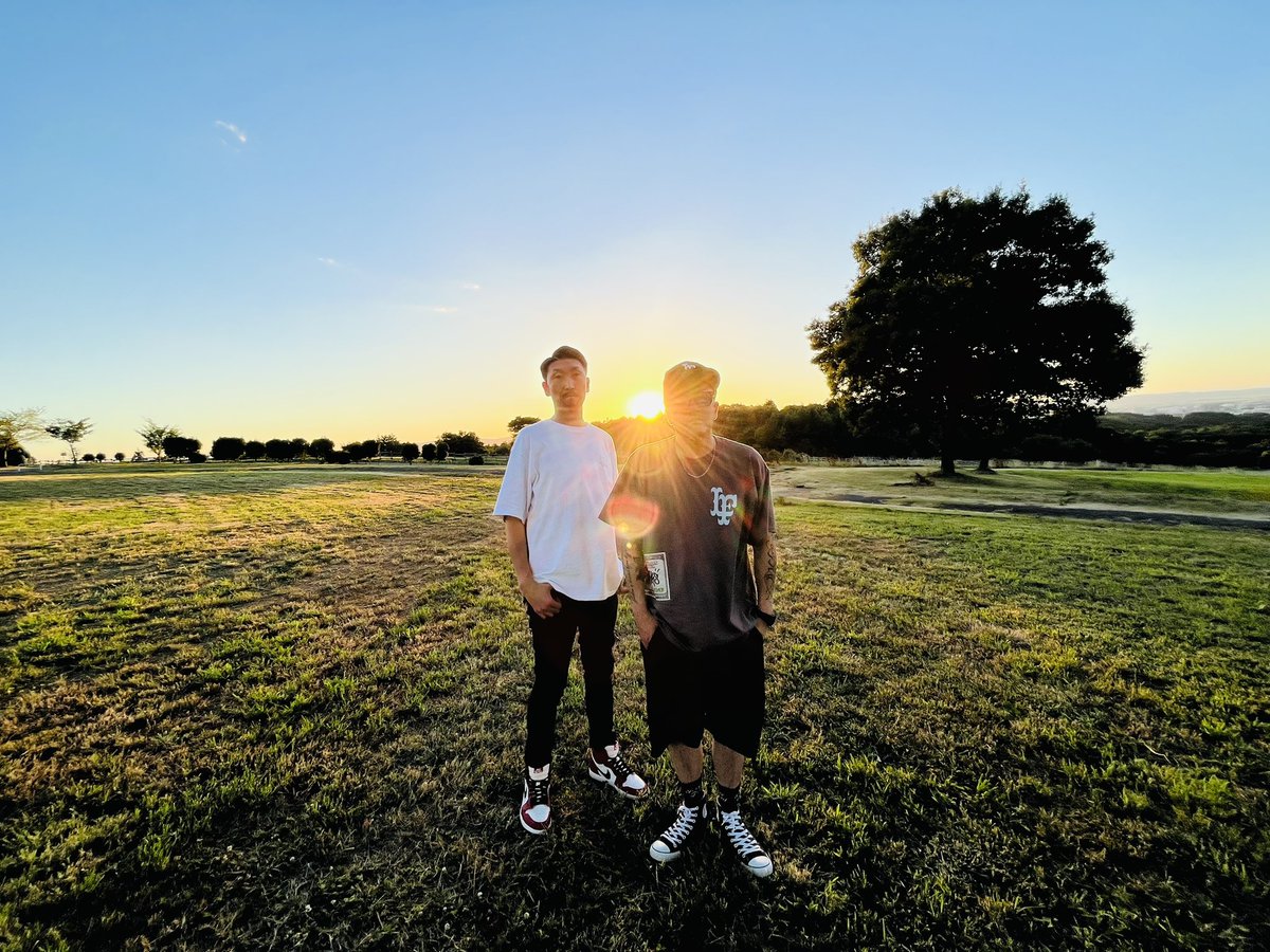 USU_aka_SQUEZ's tweet photo. @WhiteBaseTaiki feat.USU

『旅路』のMusic Videoの撮影でした。

TAIKIの地元長岡の『東山公園』の夕陽は本当に美しかった。

こんな夕陽初めて見たかも。

お金をかけたMVもカッコいいですが、この自然の美しさは作れない。

公開をお楽しみに🌇🎥

タイキ、スマート山田ありがとう。 https://t.co/eluIF24Zjv