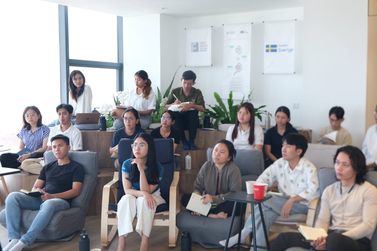 FutureForumAsia's tweet photo. YRP training #IntroductiontoPolicyProcess was led by Mr. OU Virak, our founder and president. The YRFs embarked on a #PolicyWalk to the local market, to identify policy issues. Their dedication and analytical skills were showcased through a group presentation of their findings. https://t.co/R2p3EyffBe
