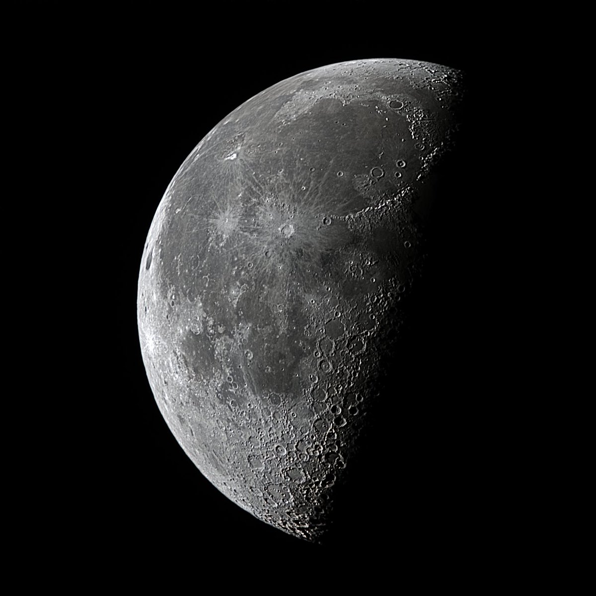 WilliamAstro3's tweet photo. Last Quarter Moon / 53% illumination / 8th August 2023 / Tamron 150-600 @ 600mm

#astronomy #astrophotography #space #moon #lunar https://t.co/ynWCd4MGx7