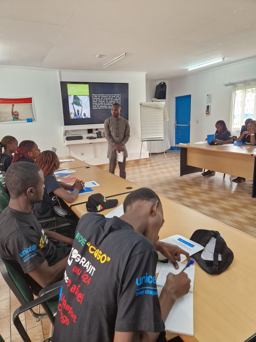 UNICEFcongoBZV's tweet photo. Nos amis de @Mjec_242 sont à nos côtés pour une présentation de leur association🌱 dont le but est de faire la promotion du #BassinduCongo, connu comme le « poumon 🫁 de l'Afrique ». https://t.co/CRkFc2SX39