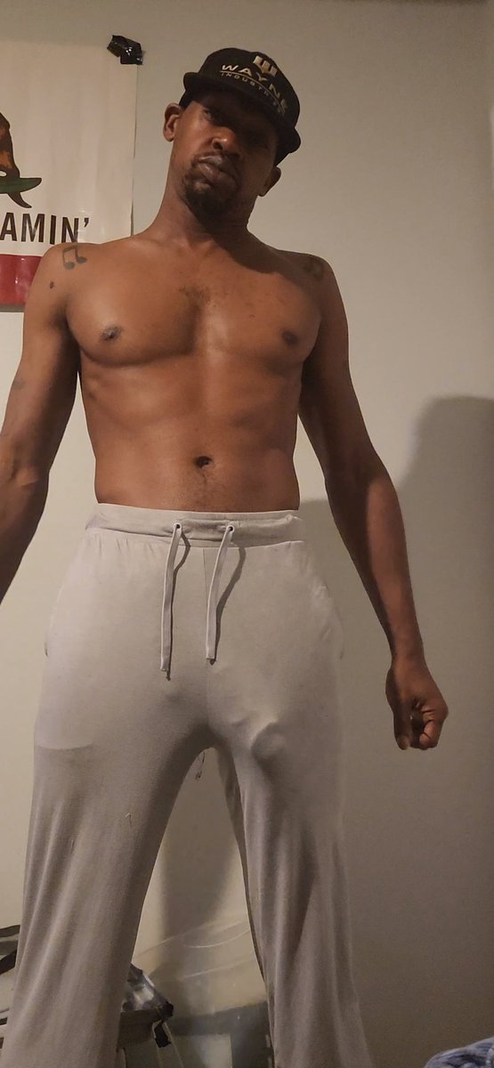 djcalicrunk1's tweet photo. Good #morningwood #greysweatpants #buldging 🍆 https://t.co/9yxekePLIg