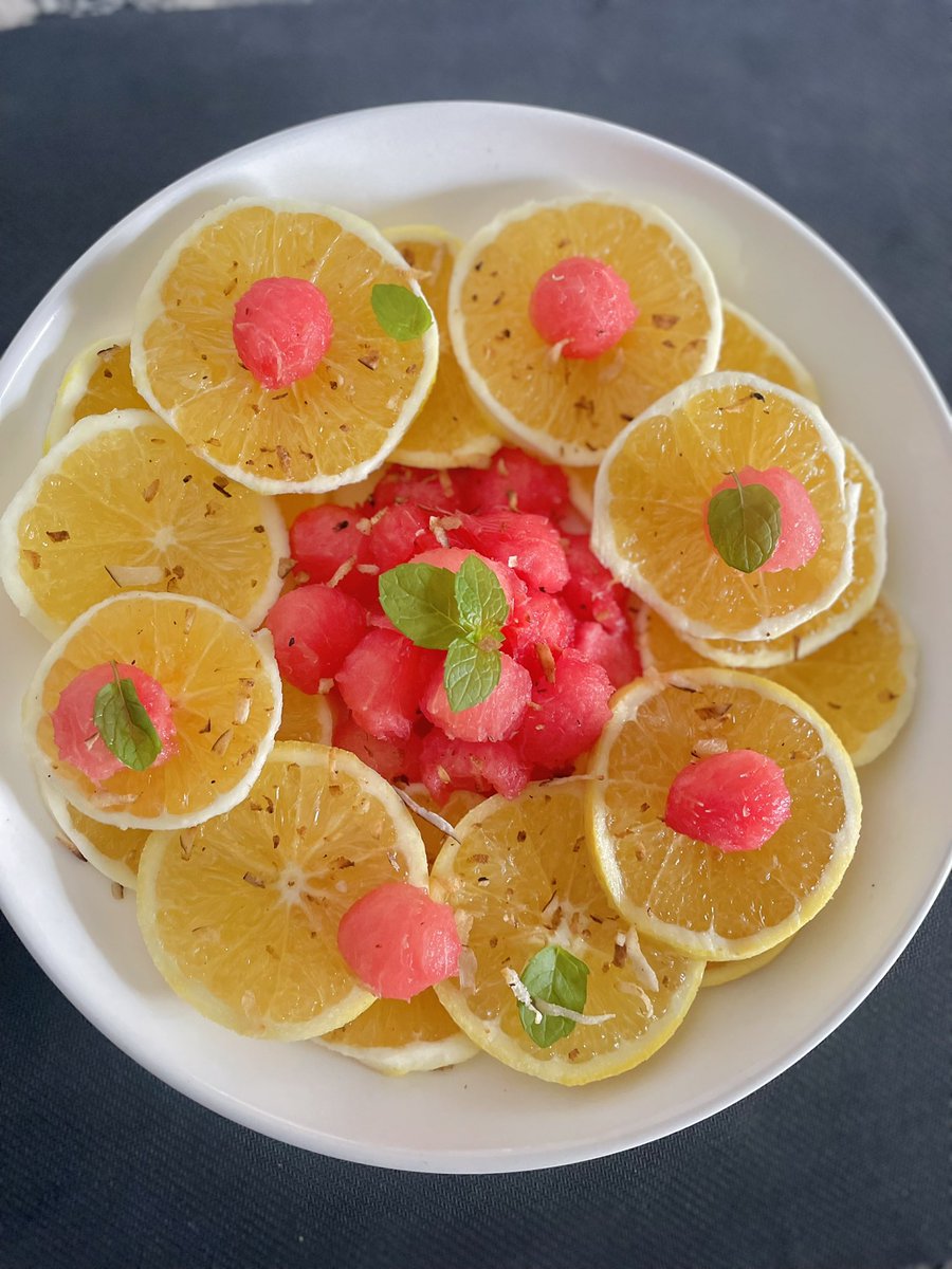 bosschefmandy's tweet photo. A colorful plate to brighten up your weekend ❤️
Pick a slide
A: Orange wheels/Watermelon balls/Mint🍃
B: Orange wheels/ Watermelon balls/ Mint🍃 / Toasted coconut flakes
#bcm #fruitart #fruits #colorfulplate #foodphotography #chef #weekend #plating #colors #artonaplate😋😋😋 https://t.co/27i9aMORCz