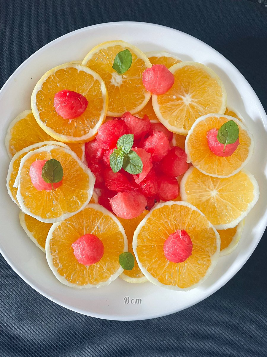bosschefmandy's tweet photo. A colorful plate to brighten up your weekend ❤️
Pick a slide
A: Orange wheels/Watermelon balls/Mint🍃
B: Orange wheels/ Watermelon balls/ Mint🍃 / Toasted coconut flakes
#bcm #fruitart #fruits #colorfulplate #foodphotography #chef #weekend #plating #colors #artonaplate😋😋😋 https://t.co/27i9aMORCz