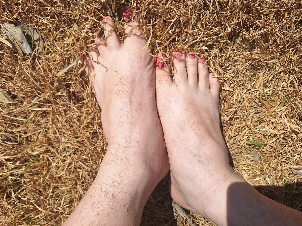 FootsieFred's tweet photo. Nature is nice - it's a great feeling to walk barefoot through the grass ♥ ☀

Follow for more feet content!
#FootsieFrederick #footartistry #feet #feetpic #feetcontent #mensfeet #Nature https://t.co/Oa78bCSamu